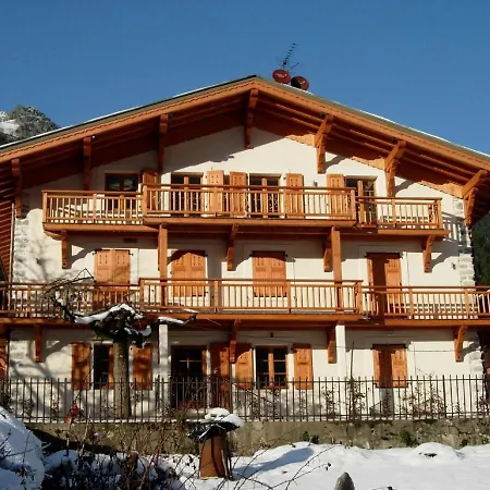 In Duplex Of A Chalet Located In The Area Of Les Pecles