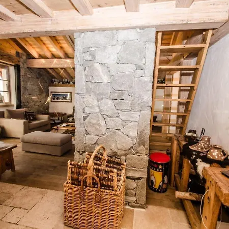 아파트 In Duplex Of A Chalet Located In The Area Of Les Pecles