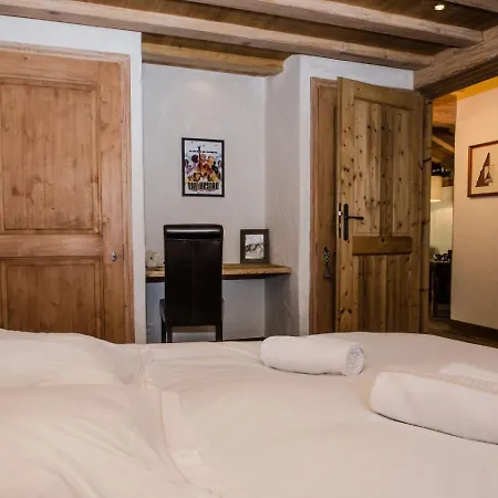 In Duplex Of A Chalet Located In The Area Of Les Pecles