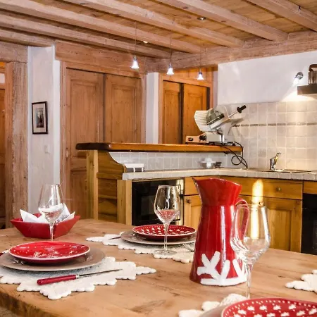 In Duplex Of A Chalet Located In The Area Of Les Pecles 샤모니