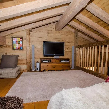 In Duplex Of A Chalet Located In The Area Of Les Pecles * 샤모니