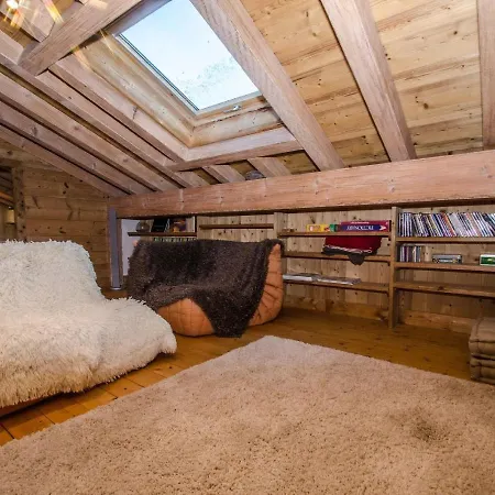 In Duplex Of A Chalet Located In The Area Of Les Pecles *